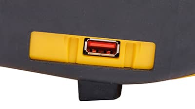 Una M710 imprime un rollo de etiquetas termorretráctiles.