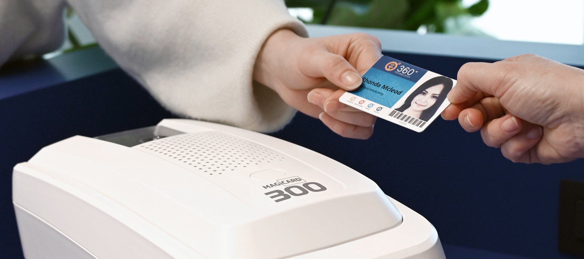 Impresora Magicard con tarjeta